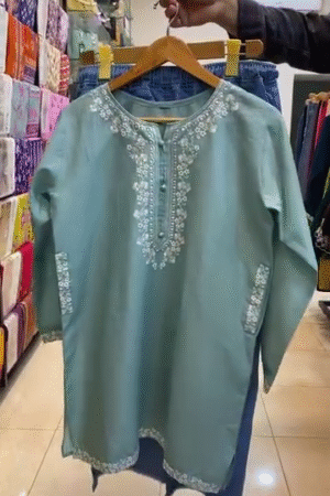 Yoke Design Thread Work Round Neck Straight Kurta