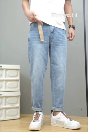 Men’s Light Blue Slim-Fit Casual Denim Jeans