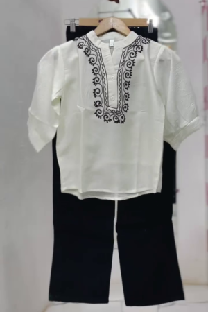 Stylish Casual Wear Women’s Tunic & Denim Jeans Combo Set